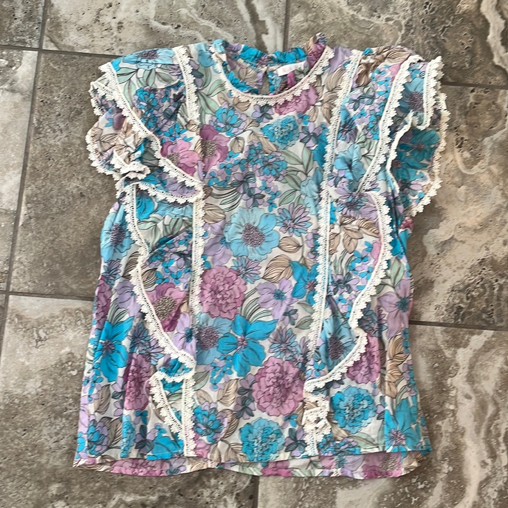 Karlie floral top size large!!